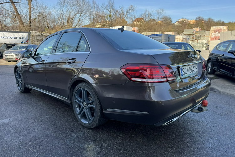 Mercedes E 250 LIFT, Ele bagażnik, Ele szyby, Ele lusterka, 2 kpl. kół, Roleta zdjęcie 8