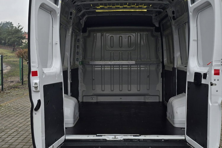 Fiat Ducato 2.3 JTD 140KM / L2H2 / Faktura VAT / ZADBANY zdjęcie 6