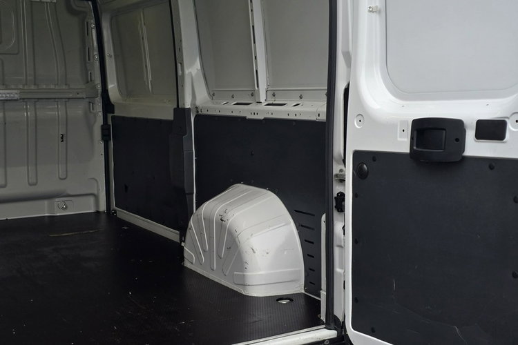 Fiat Ducato 2.3 JTD 140KM / L2H2 / Faktura VAT / ZADBANY zdjęcie 7