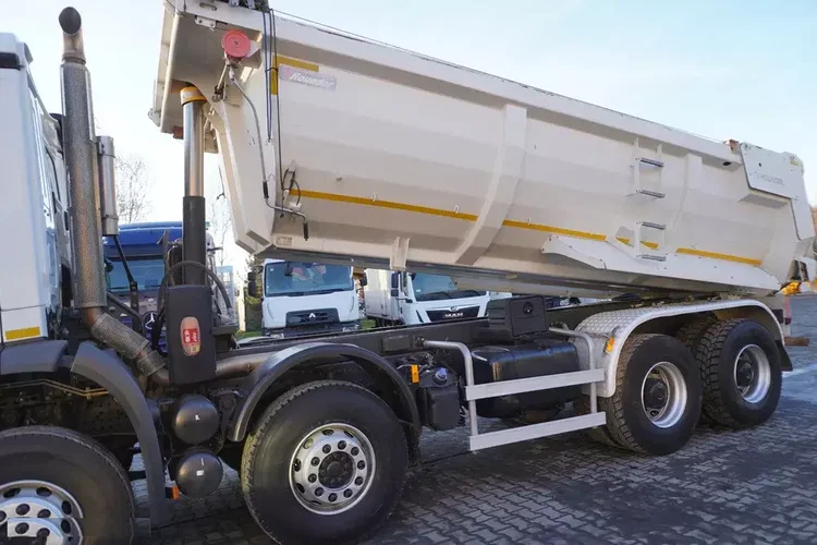 Mercedes Arocs 3243 E6 8x4 / Wywrotka / 120 tys. km / Retarder / Hydroburta zdjęcie 11