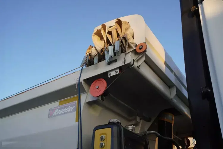 Mercedes Arocs 3243 E6 8x4 / Wywrotka / 120 tys. km / Retarder / Hydroburta zdjęcie 15