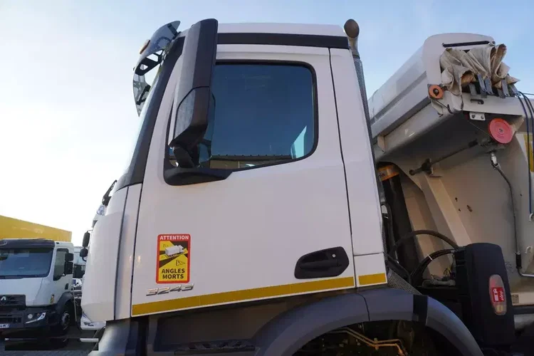 Mercedes Arocs 3243 E6 8x4 / Wywrotka / 120 tys. km / Retarder / Hydroburta zdjęcie 19