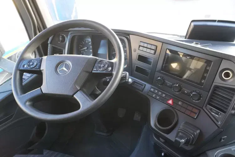 Mercedes Arocs 3243 E6 8x4 / Wywrotka / 120 tys. km / Retarder / Hydroburta zdjęcie 24