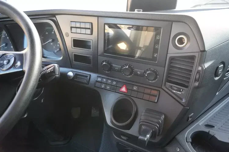 Mercedes Arocs 3243 E6 8x4 / Wywrotka / 120 tys. km / Retarder / Hydroburta zdjęcie 27