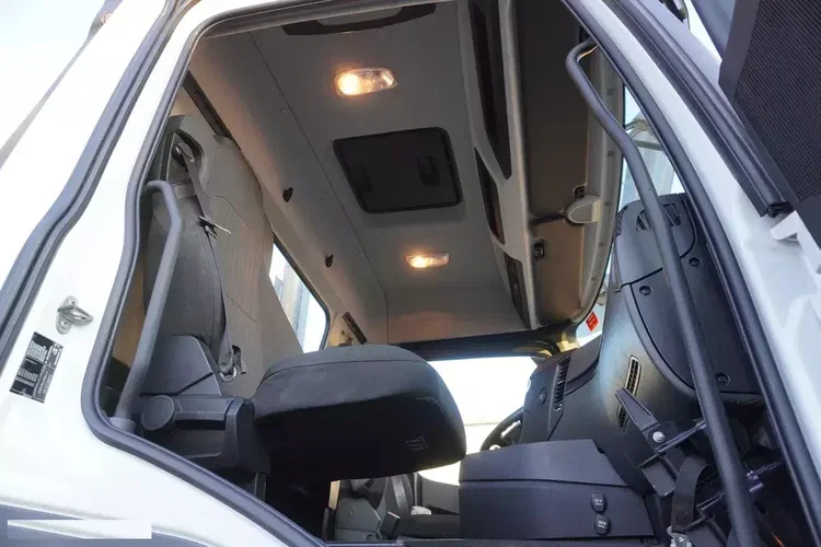 Mercedes Arocs 3243 E6 8x4 / Wywrotka / 120 tys. km / Retarder / Hydroburta zdjęcie 29