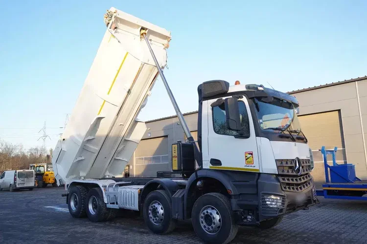 Mercedes Arocs 3243 E6 8x4 / Wywrotka / 120 tys. km / Retarder / Hydroburta zdjęcie 9
