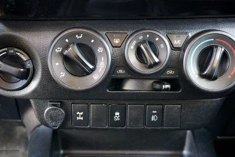 Toyota hilux zdjęcie 29