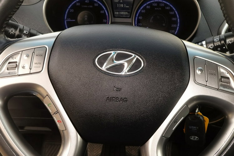 Hyundai ix35 Alu Klima Hak 4 x 4 zdjęcie 13