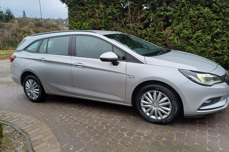 Opel Astra zadbana, krajowa, faktura VAT zdjęcie 5