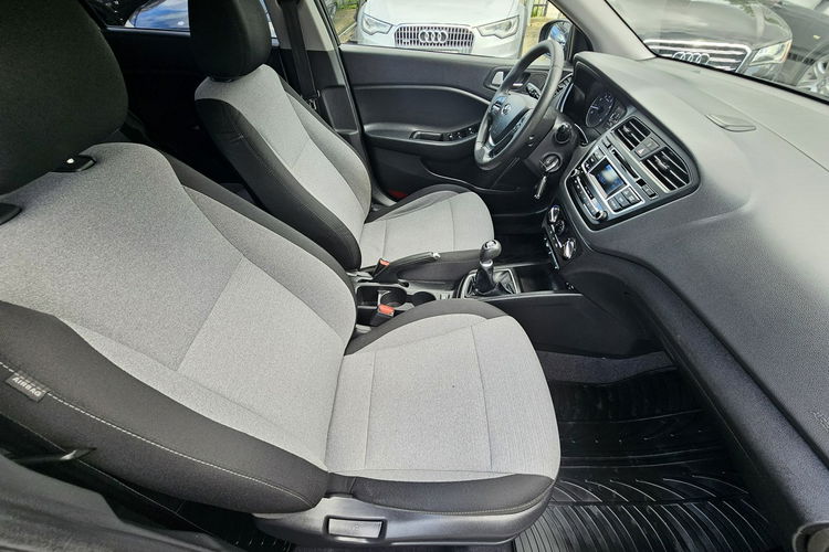 Hyundai i20 Grzane fotele i kierownica, asystent pasa ruchu, zdjęcie 29
