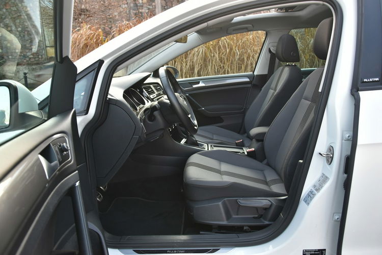 Volkswagen Golf Allstar 1.4TSi 125KM Manual 2017r. Panorama NAVi TEMPOMAT 2xPDC Climat zdjęcie 16