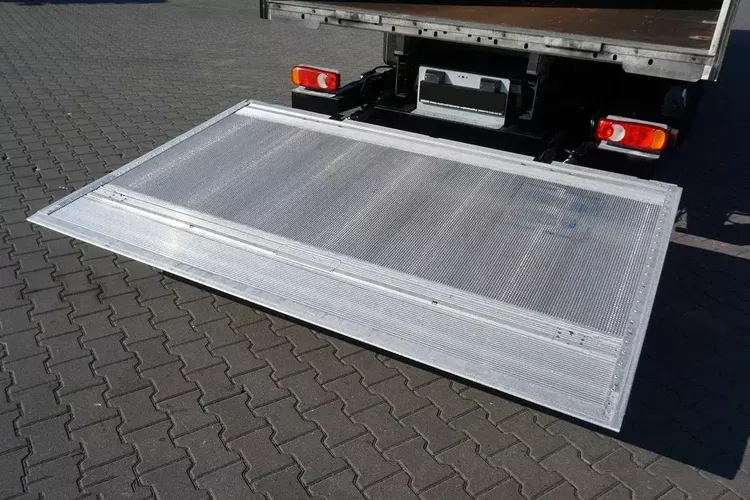 Iveco ZABUDOWA / KONTENER + WINDA / DŁ. 7,2 M zdjęcie 10