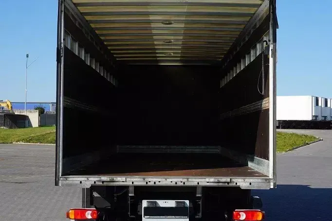 Iveco ZABUDOWA / KONTENER + WINDA / DŁ. 7,2 M zdjęcie 7