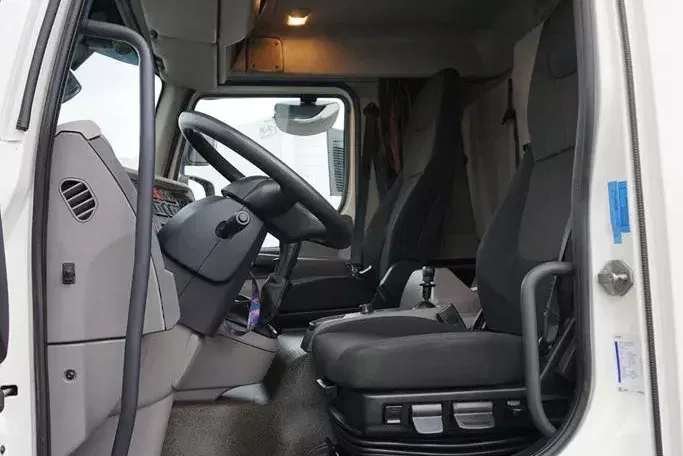 DAF LF / 260 / ACC / E 6 / FIRANKA / 21 PALETY / DŁ. 8, 5 M / ŁAD. 8760 KG zdjęcie 7