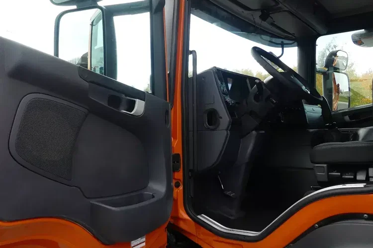 Scania P410 8x4 / WYWROTKA TYLNO ZSYPOWA / ALUFELGI / MANUAL / zdjęcie 49
