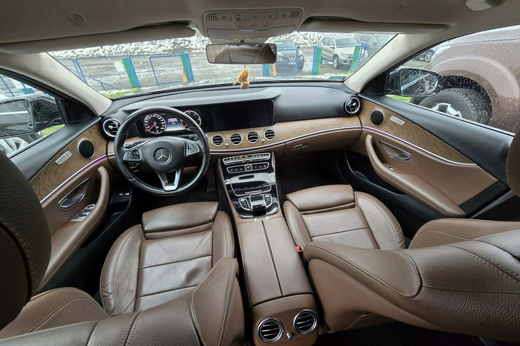 Mercedes E 220 Avantgarde, bezwypadkowy, pełny serwis zdjęcie 13