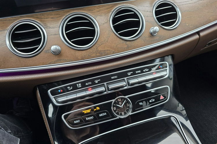 Mercedes E 220 Avantgarde, bezwypadkowy, pełny serwis zdjęcie 14