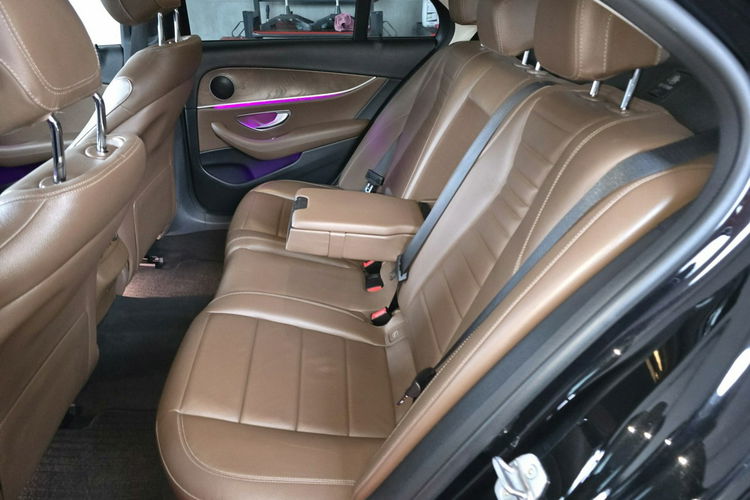 Mercedes E 220 Avantgarde, bezwypadkowy, pełny serwis zdjęcie 21