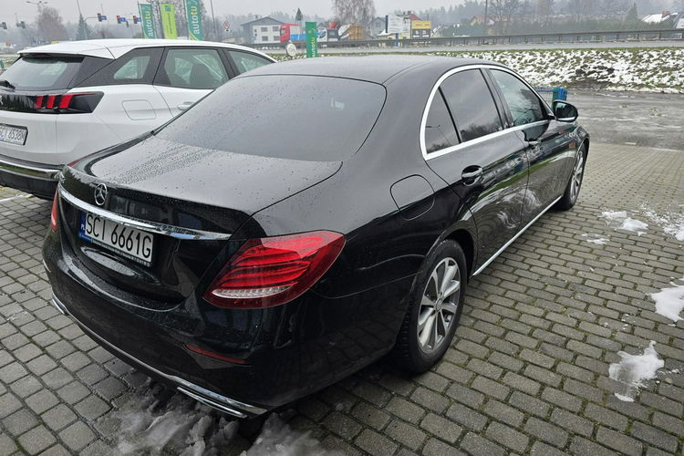 Mercedes E 220 Avantgarde, bezwypadkowy, pełny serwis zdjęcie 6