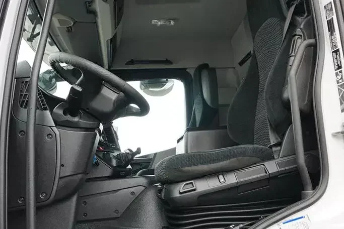 Mercedes ANTOS / 1830 / EURO 6 / CHŁODNIA + WINDA / 18 PALET zdjęcie 7