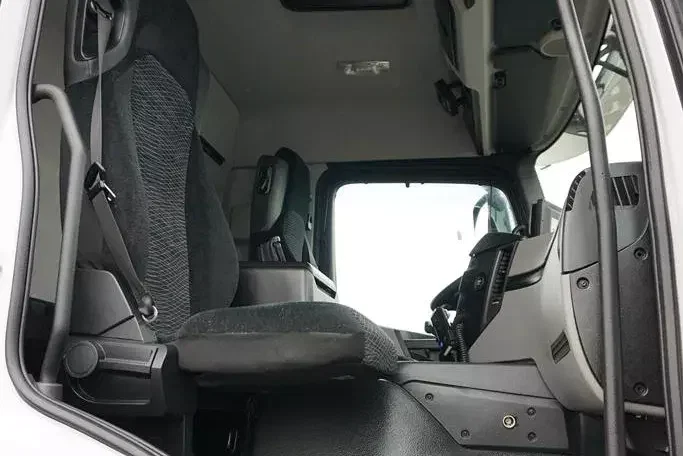 Mercedes ANTOS / 1830 / EURO 6 / CHŁODNIA + WINDA / 18 PALET zdjęcie 8