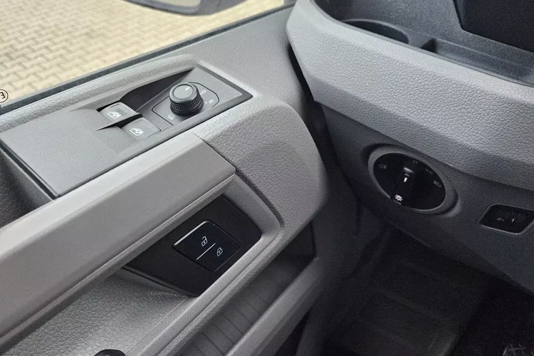 Volkswagen Crafter L3H2 119900zł NETTO Brygadówka 7 osób 2.0TDi/140KM zdjęcie 19