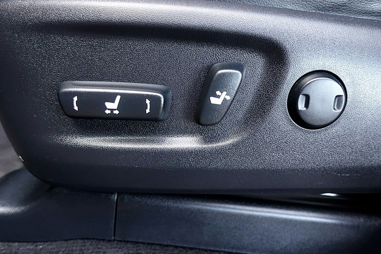 Toyota Land Cruiser INVINCIBLE 4x4 Skóra+Led+Kamera360+Navi GWARANCJA KRAJOWY Bezwypa F23% 4x2 zdjęcie 17