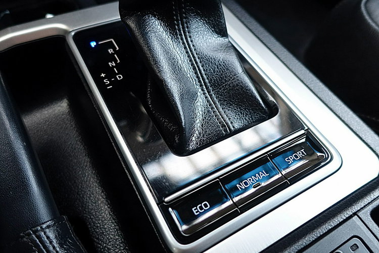 Toyota Land Cruiser INVINCIBLE 4x4 Skóra+Led+Kamera360+Navi GWARANCJA KRAJOWY Bezwypa F23% 4x2 zdjęcie 26