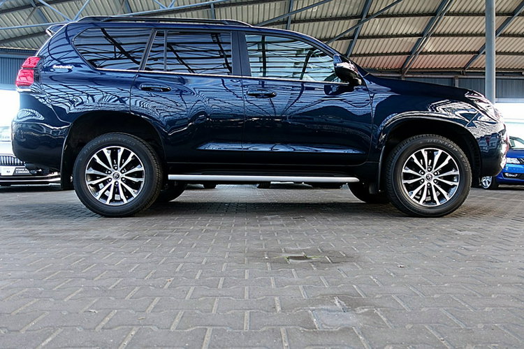 Toyota Land Cruiser INVINCIBLE 4x4 Skóra+Led+Kamera360+Navi GWARANCJA KRAJOWY Bezwypa F23% 4x2 zdjęcie 55