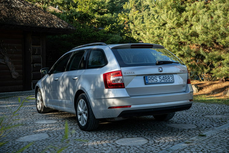 Skoda Octavia Zadbana /// 2 Komplety kluczyków /// Bogata Wersja /// Włochy zdjęcie 2