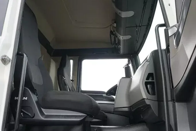 MAN TGS / 26.360 / EURO 6 / CHŁODNIA + WINDA / 23 PALETY zdjęcie 8