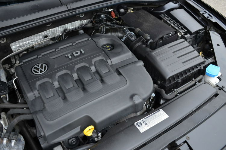 Volkswagen Passat 1.6TDI 120KM Serwis Panorama ACC Full LED Skóra+alcant. Navi Kamera zdjęcie 11