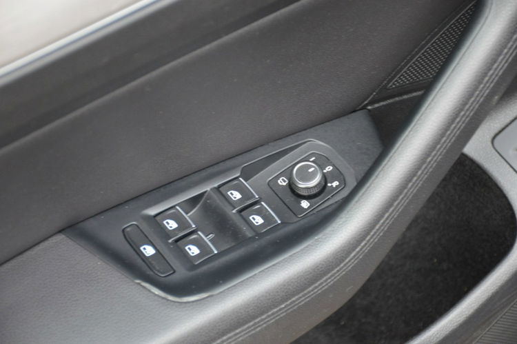 Volkswagen Passat 1.6TDI 120KM Serwis Panorama ACC Full LED Skóra+alcant. Navi Kamera zdjęcie 22