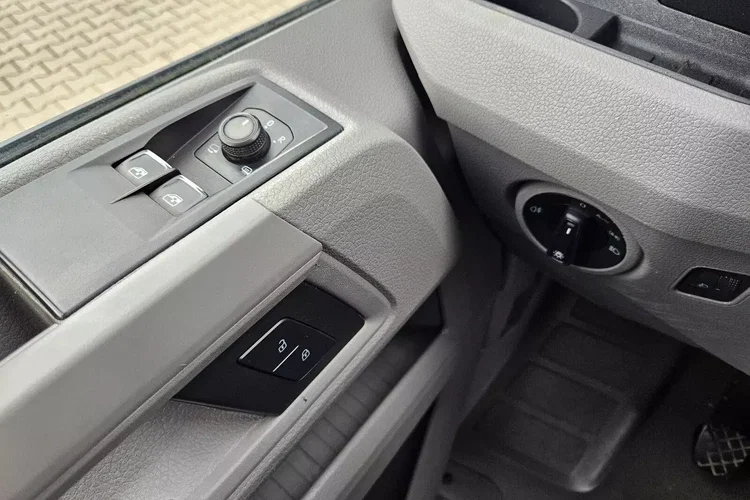 Volkswagen Crafter L3H2 109900zł NETTO Brygadówka 6 osób 2.0TDi/140KM zdjęcie 19