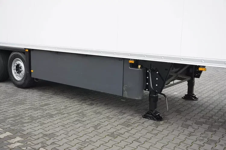 Schmitz / CHŁODNIA / CARRIER VECTOR 1550 / OŚ PODNOSZONA zdjęcie 17