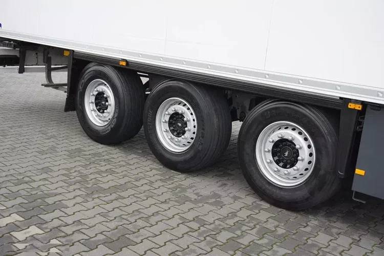 Schmitz / CHŁODNIA / CARRIER VECTOR 1550 / OŚ PODNOSZONA zdjęcie 9