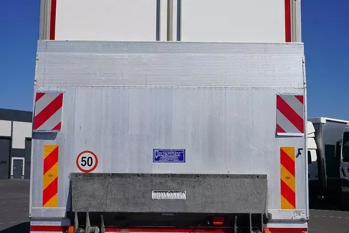 Mercedes ATEGO / 1221 / ACC / EURO 6 / KONTENER + WINDA / 17 PALET zdjęcie 33