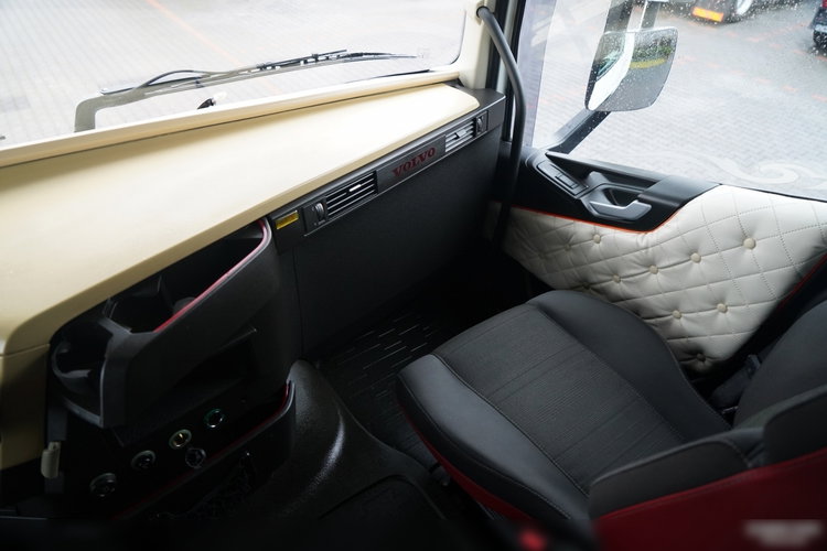 Volvo FH 460 / KLIMA POSTOJOWA   / STANDARD / I-SHIFT / zdjęcie 33