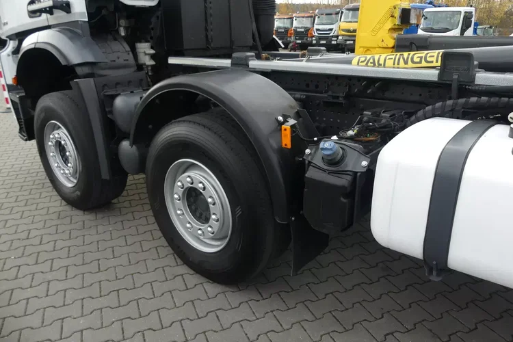 Mercedes AROCS 3251 8x4 / HAKOWIEC PALFINGER / EURO 6 / MANUAL / zdjęcie 16