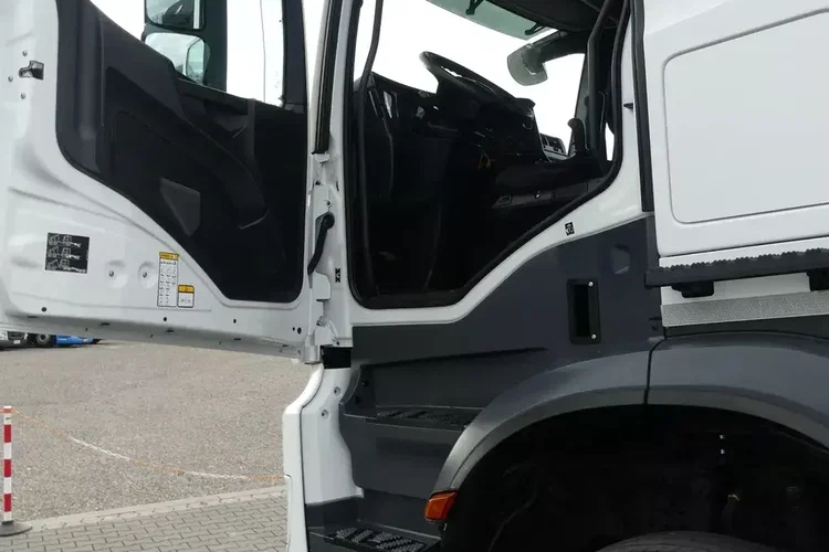 Mercedes AROCS 3251 8x4 / HAKOWIEC PALFINGER / EURO 6 / MANUAL / zdjęcie 21