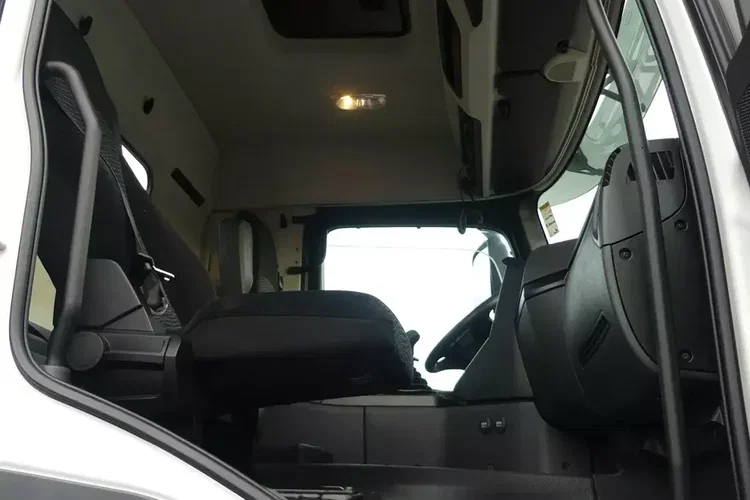 Mercedes AROCS 3251 8x4 / HAKOWIEC PALFINGER / EURO 6 / MANUAL / zdjęcie 24