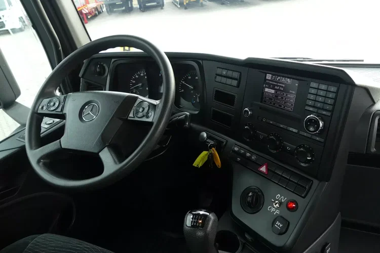 Mercedes AROCS 3251 8x4 / HAKOWIEC PALFINGER / EURO 6 / MANUAL / zdjęcie 29