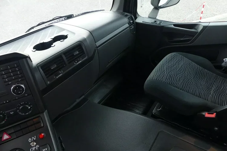 Mercedes AROCS 3251 8x4 / HAKOWIEC PALFINGER / EURO 6 / MANUAL / zdjęcie 31