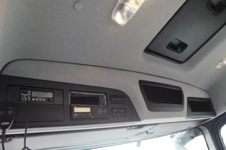 Mercedes AROCS 3251 8x4 / HAKOWIEC PALFINGER / EURO 6 / MANUAL / zdjęcie 32