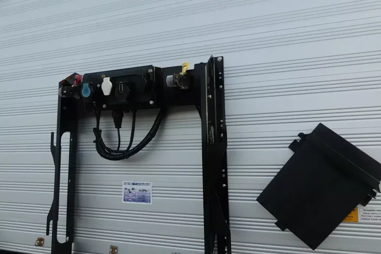 Wielton MEGA / FIRANKA / OŚ PODNOSZONA / ZADBANA / DACH PODNOSZONY / zdjęcie 12