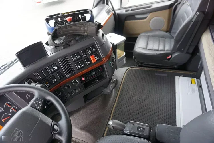 Volvo / FH / 520 / 8 X 2 / SKRZYNIOWY + HDS / PM 85 SP + JIB J 1204 / WYSIĘG 31.9 M zdjęcie 11