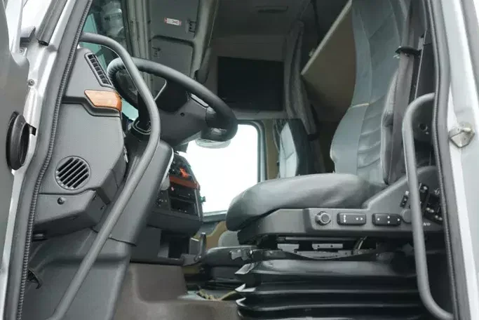 Volvo / FH / 520 / 8 X 2 / SKRZYNIOWY + HDS / PM 85 SP + JIB J 1204 / WYSIĘG 31.9 M zdjęcie 9