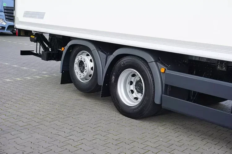 MAN TGS / 26.360 / EURO 6 / CHŁODNIA + WINDA / 20 PALET zdjęcie 19