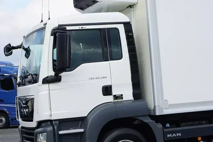 MAN TGS / 26.360 / EURO 6 / CHŁODNIA + WINDA / 20 PALET zdjęcie 37