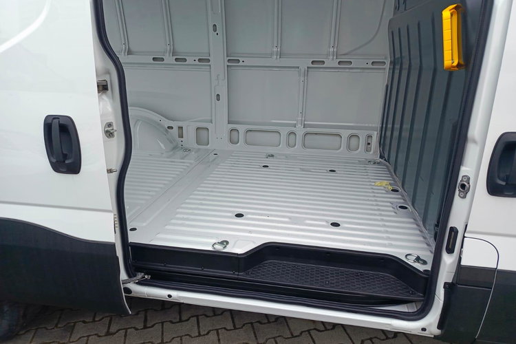 IVECO Daily 35S18H V zdjęcie 17